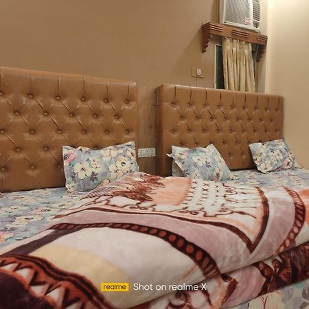 Hotel Pleasure Landmark อุจเจน ภายนอก รูปภาพ