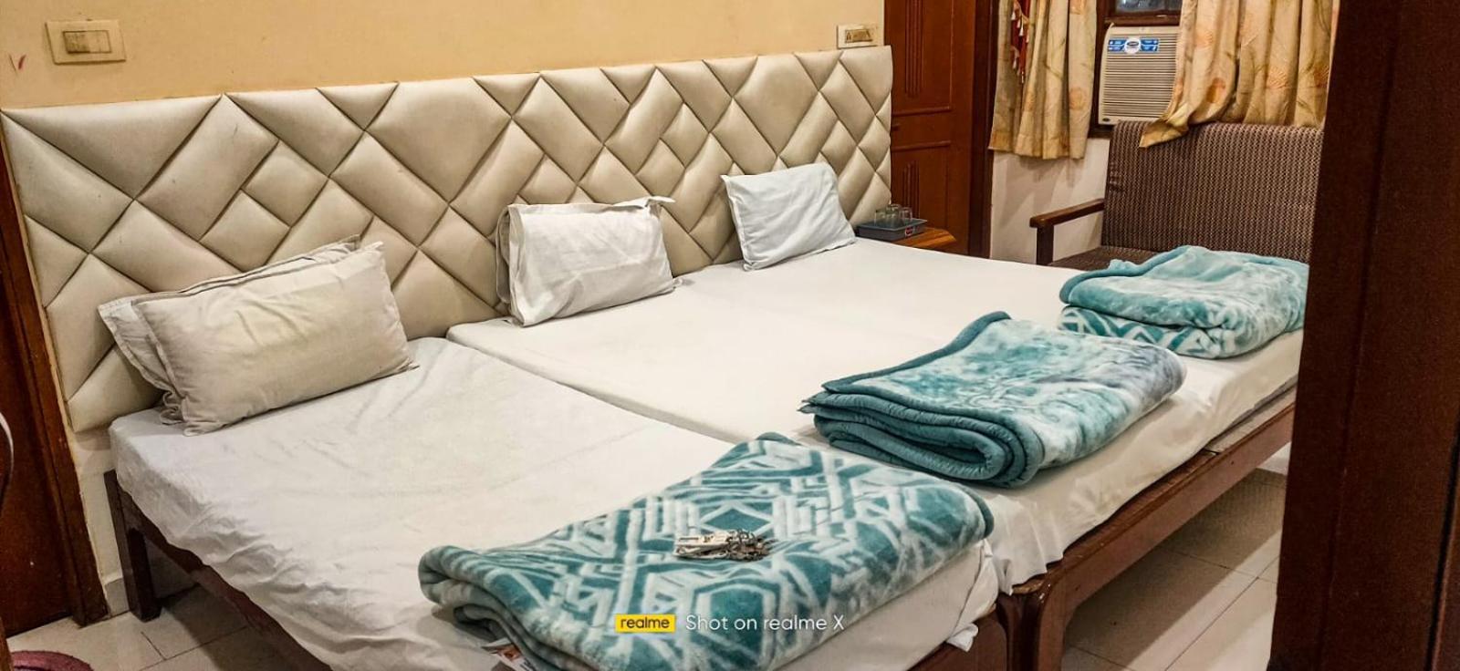 Hotel Pleasure Landmark อุจเจน ภายนอก รูปภาพ