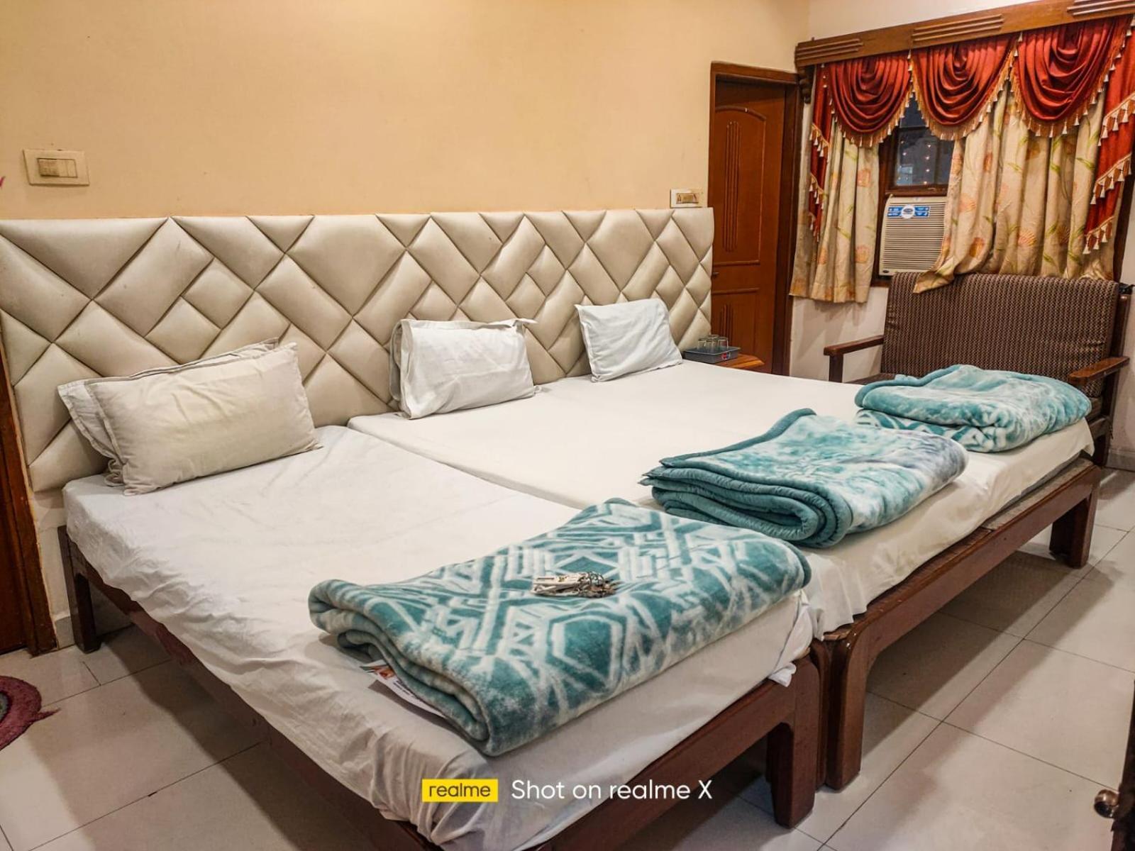 Hotel Pleasure Landmark อุจเจน ภายนอก รูปภาพ