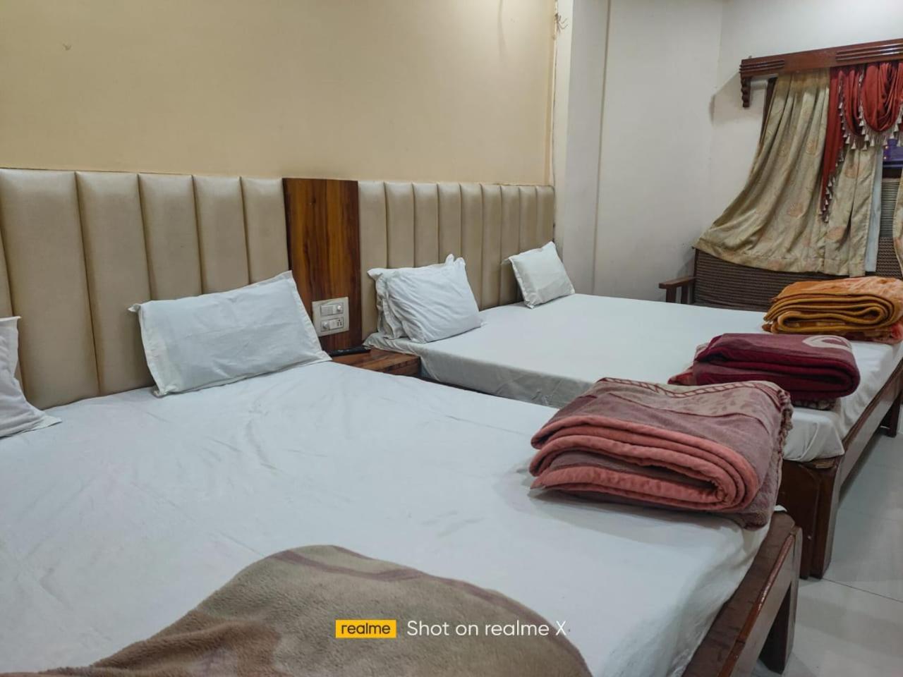 Hotel Pleasure Landmark อุจเจน ภายนอก รูปภาพ
