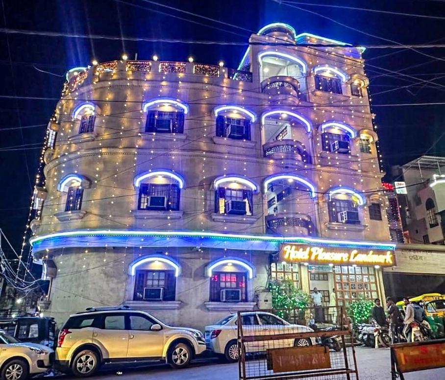 Hotel Pleasure Landmark อุจเจน ภายนอก รูปภาพ